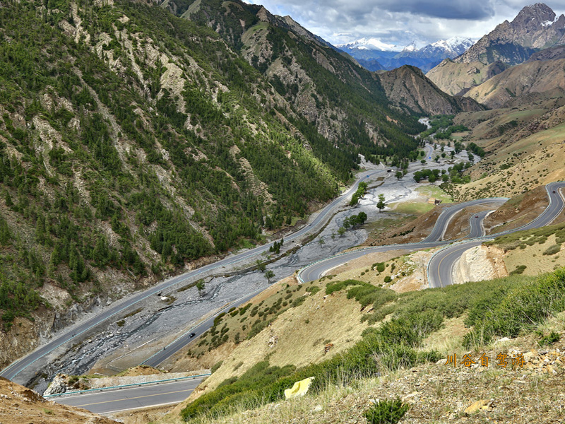 14独库公路-铁力买提达坂.jpg