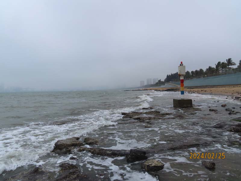 12海口海边沙滩.JPG