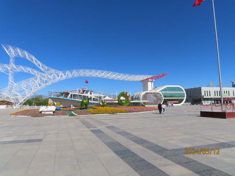01沙湖湖心门广场.JPG
