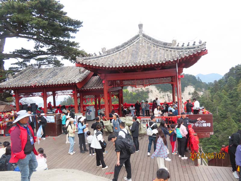 05华山西峰.JPG