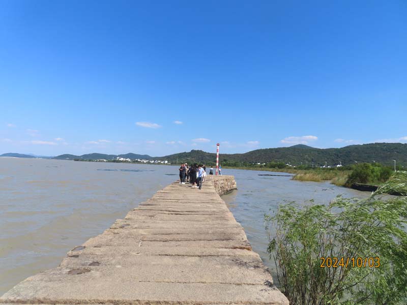 08 西山岛静山湖畔.JPG