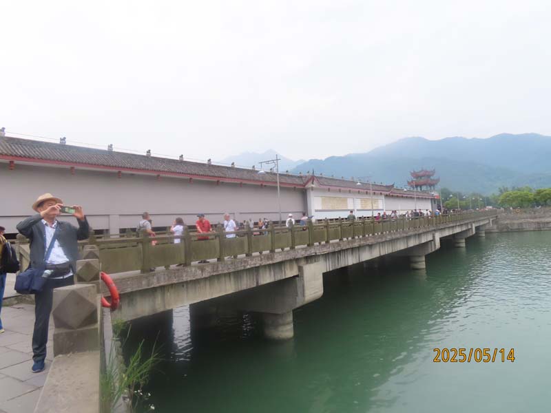 12都江堰景区.JPG 12都江堰景区.JPG