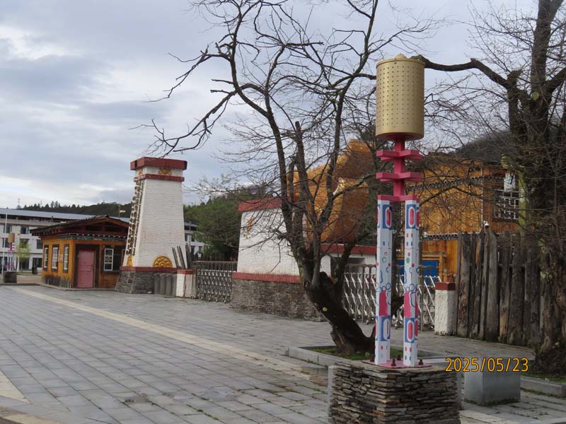 16鲁朗小镇上集.JPG 16鲁朗小镇上集.JPG