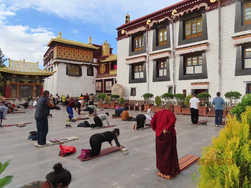 04大昭寺广场.JPG 04大昭寺广场.JPG