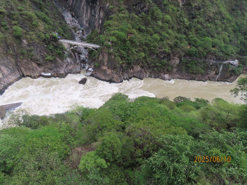 04虎跳峡.JPG